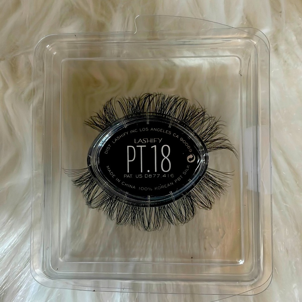 Lashify plushy tame lashes.  18mm